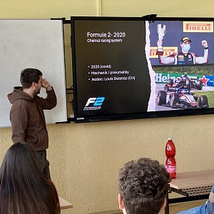 Z Dačic k formulím