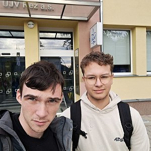 Den s experimentální fyzikou
