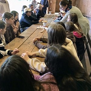 Sekundáni si vyzkoušeli život středověkého člověka