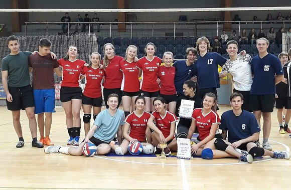 Zlatí žáci na okresním kole volejbalu v Jindřichově Hradci